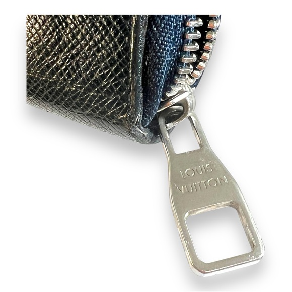 LOUIS VUITTON Navy Blue Credit Card Wallet Brilliant Silver Tone Hardware - Picture 10 of 16